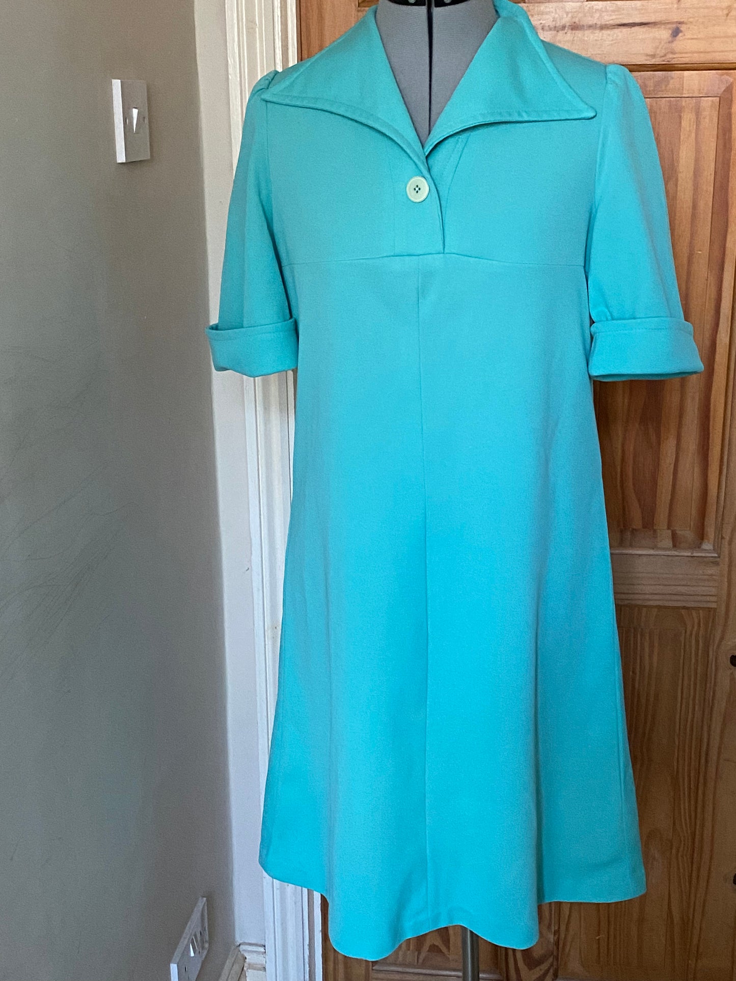 Vintage turquoise aqua blue 70s short sleeve polyester collar dress by Linzi size 14 16