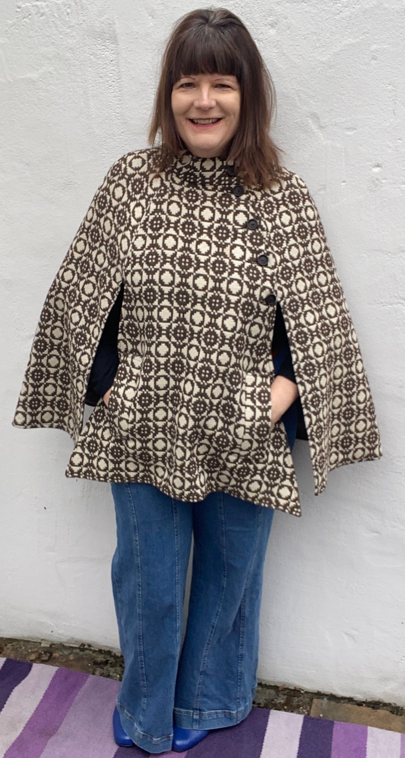 Vintage Welsh Wool Tapestry cape brown cream side buttons geometric print pockets size 12 14