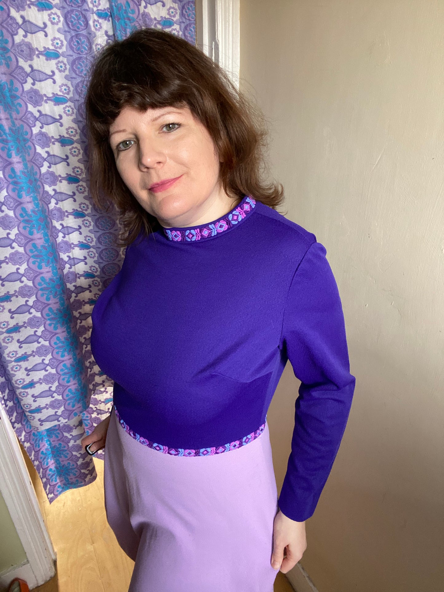 Vintage 60s 70s print polyester lilac purple dress with embroidery detail size 18