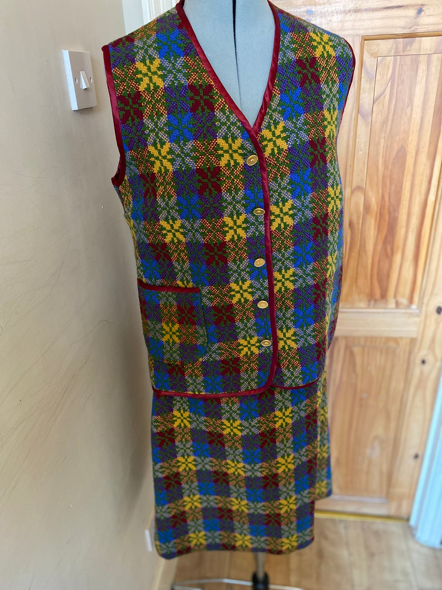 Vintage 60s Welsh wool tapestry waistcoat skirt suit blue yellow red multi print two piece size 10 12