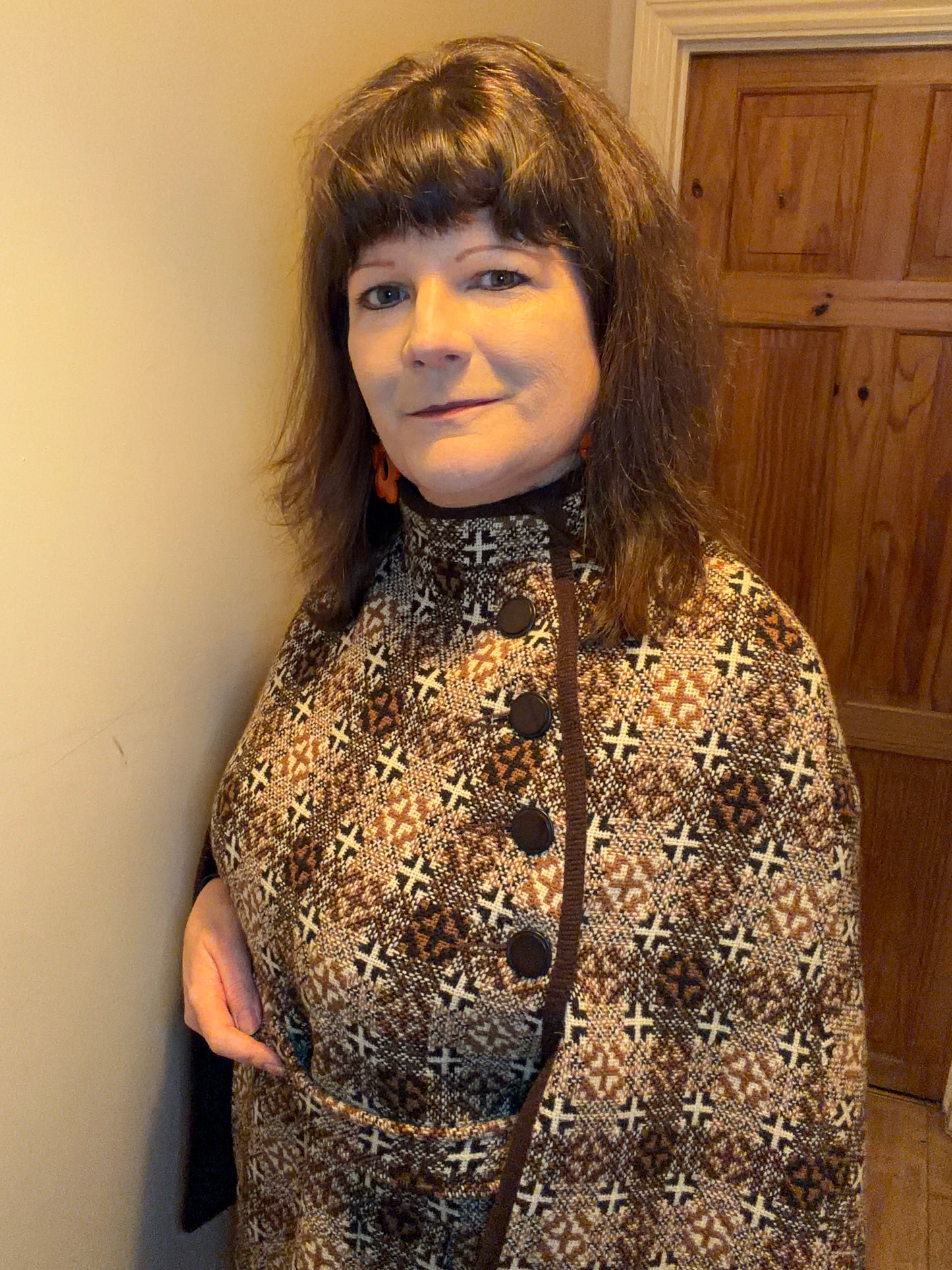 Vintage Welsh Wool Tapestry cape geometric print brown cream belt side buttons pockets up to size 14. 40 inch bust