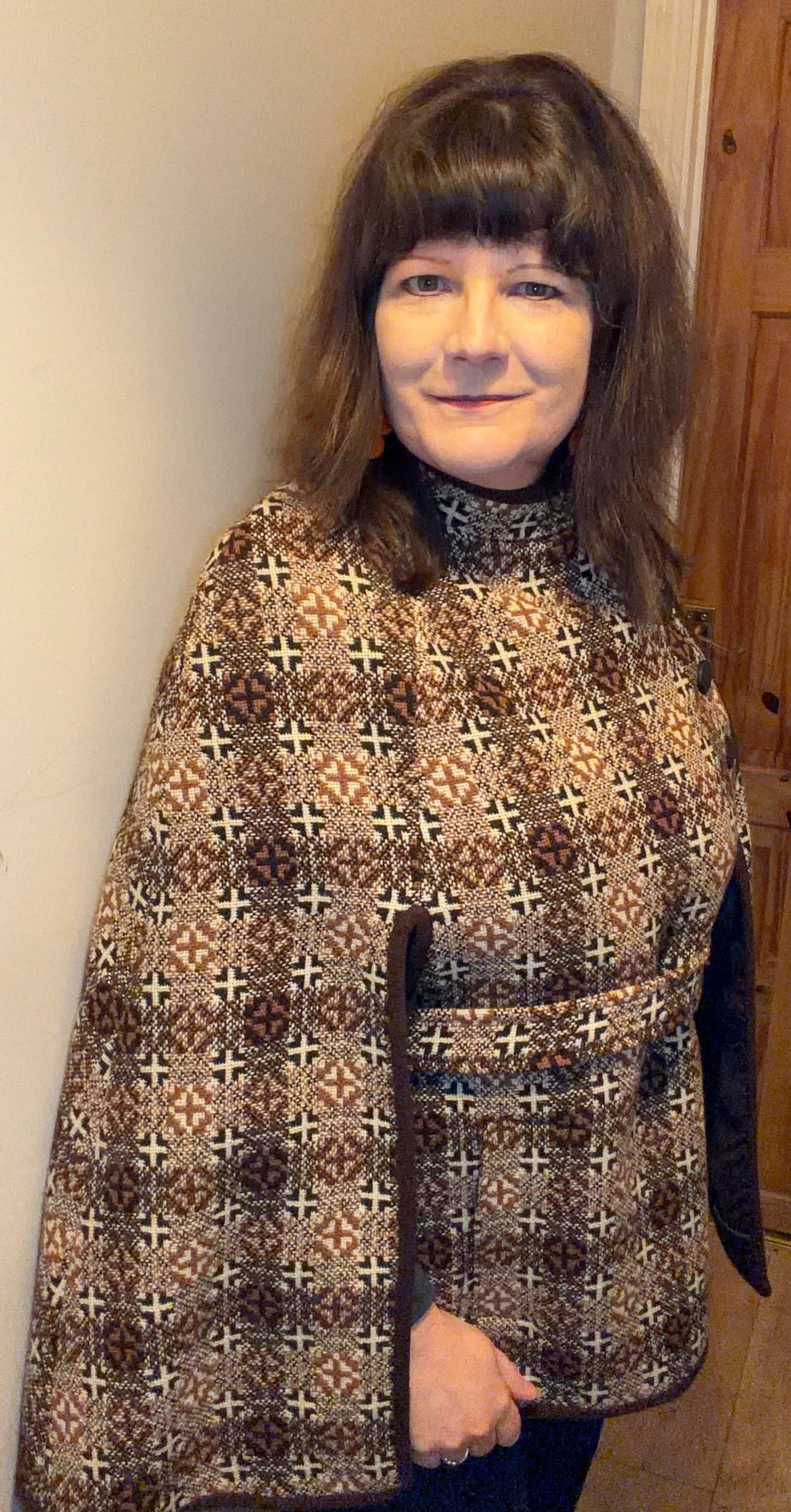 Vintage Welsh Wool Tapestry cape geometric print brown cream belt side buttons pockets up to size 14. 40 inch bust