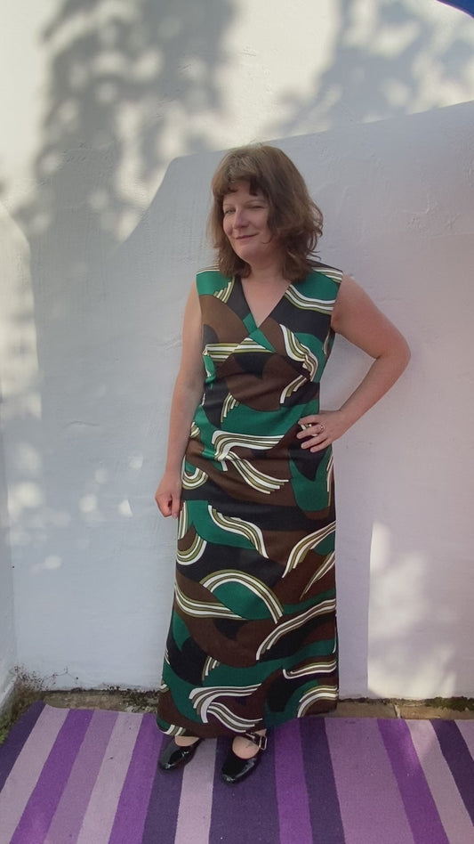 Vintage 70s green white brown print  sleeveless polyester maxi dress with v neck and print front size 16 Grahl  Modell label