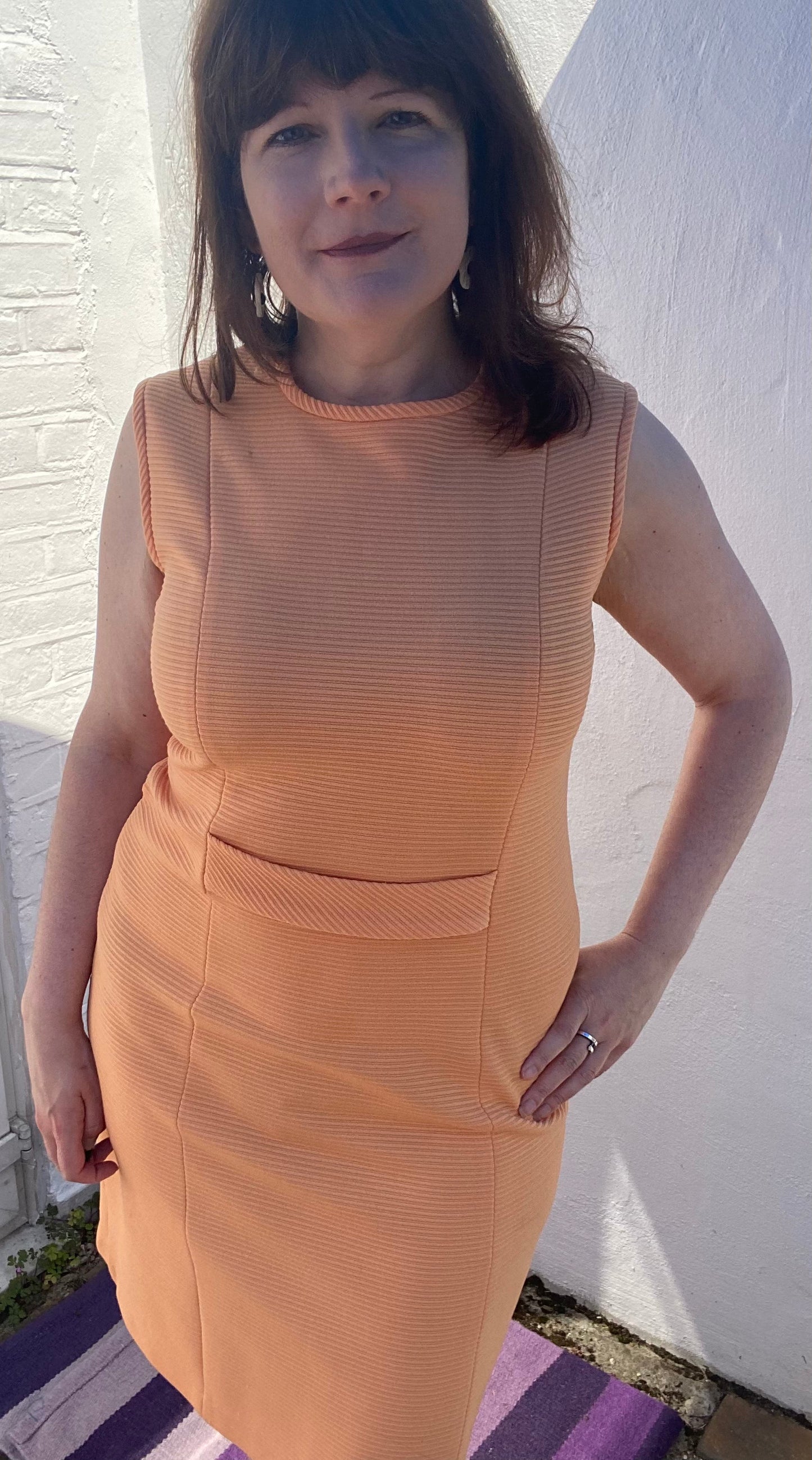 Vintage 60s Orange peach ribbed crimplene sleeveless shift dress with belt size 14 16