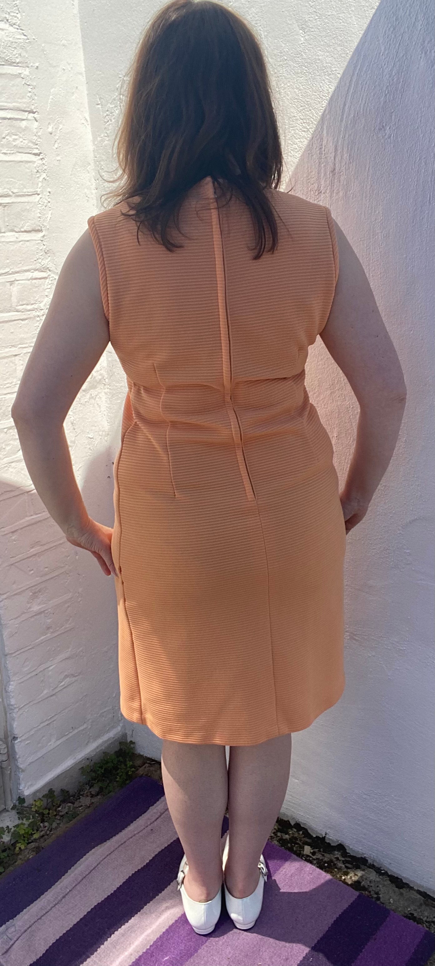 Vintage 60s Orange peach ribbed crimplene sleeveless shift dress with belt size 14 16