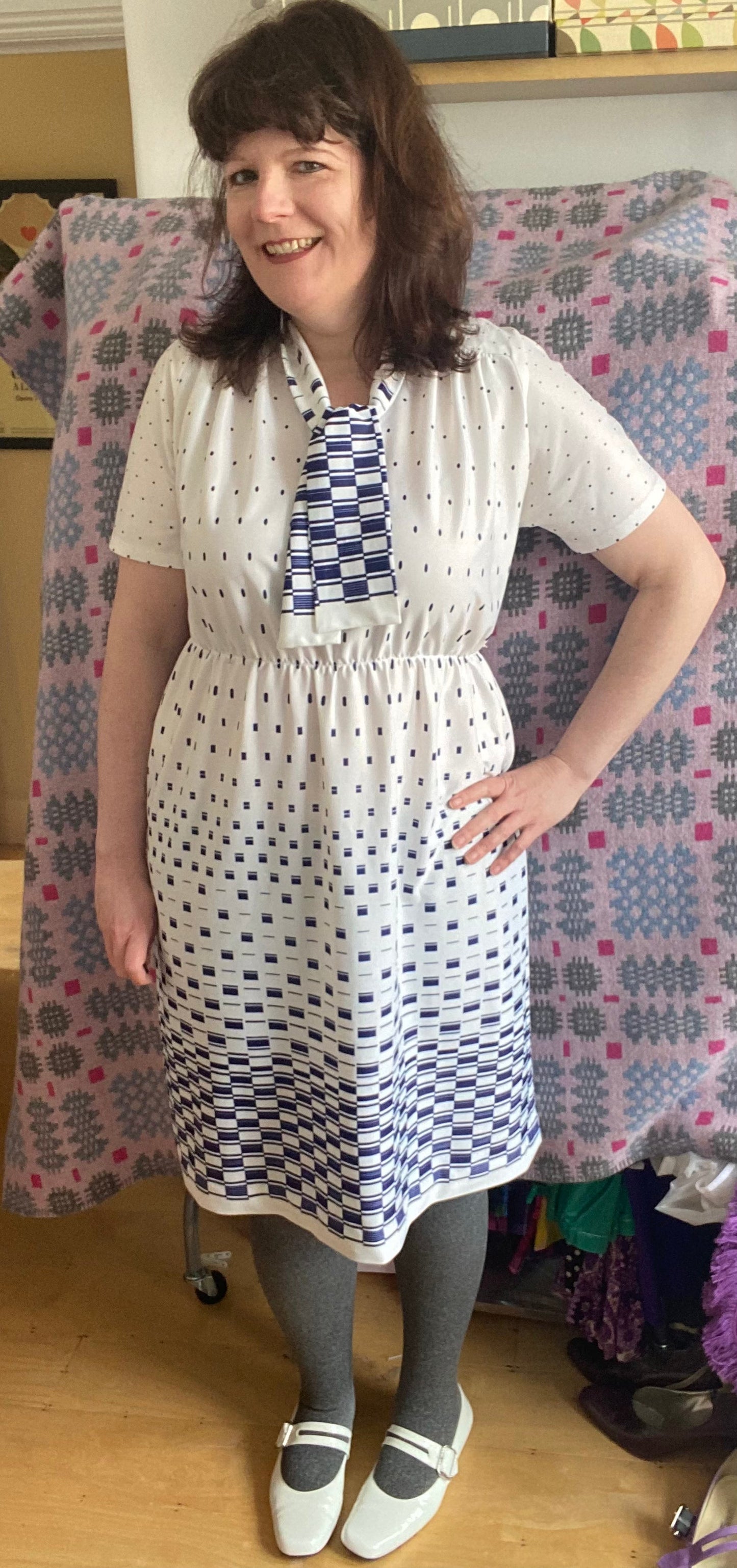 Vintage White blue tie neck geometric print 80s polyester midi dress size 16