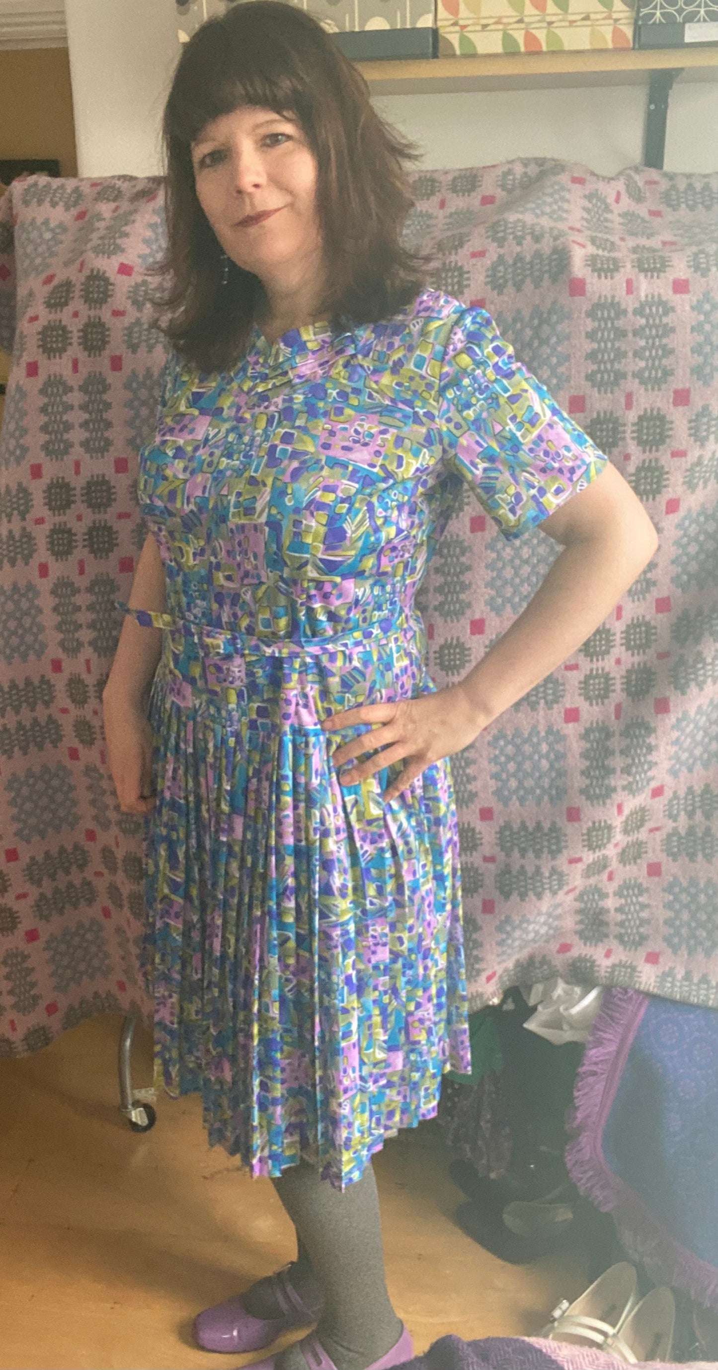 Vintage 80s funky print colourful polyester blue purple pleats dress by Lazarus of London with belt size 18 20