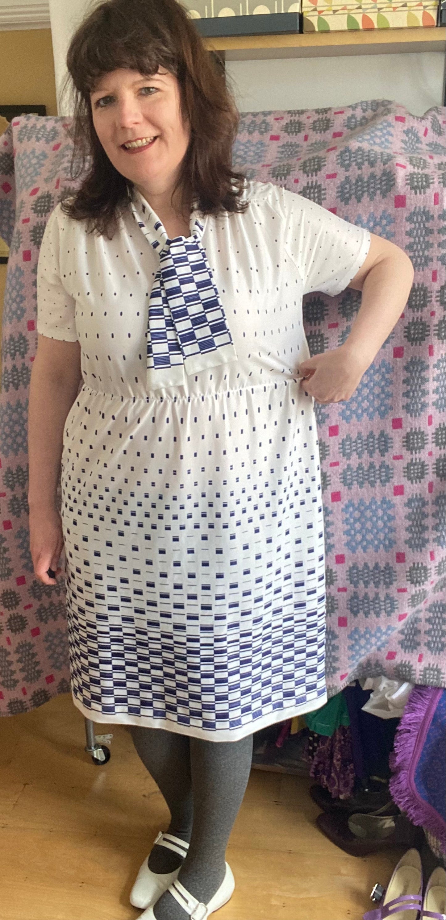 Vintage White blue tie neck geometric print 80s polyester midi dress size 16