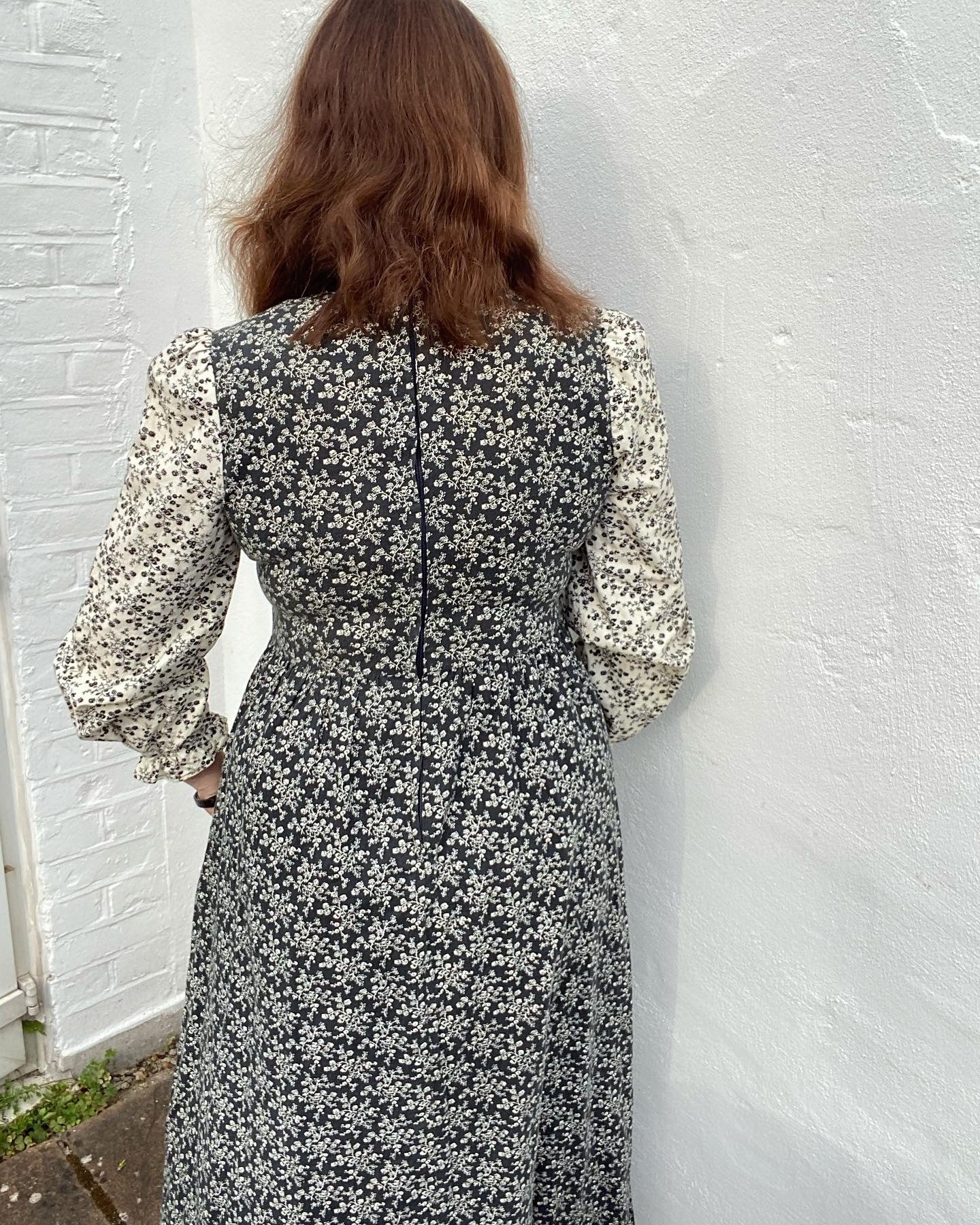 Vintage 70s 80s cotton black white long sleeve handmade prairie dress floral print button front size 14 16